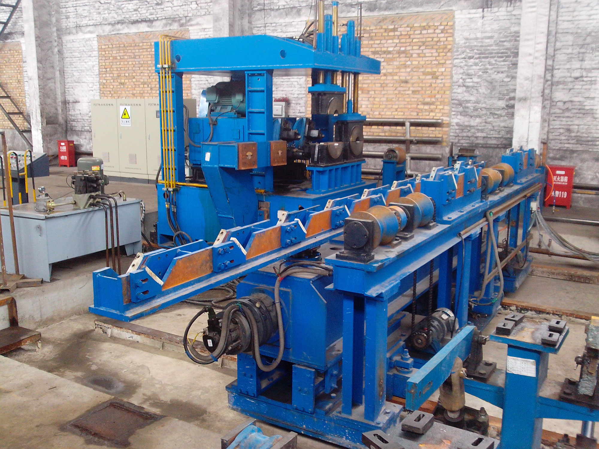 焊管輔助設(shè)備：適應(yīng)性強(qiáng)，應(yīng)對各種焊管需求